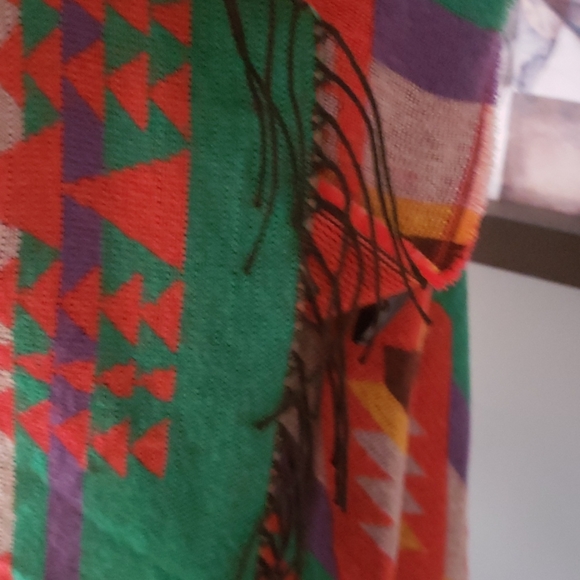 Aztec Hooded Throw - Picture 10 of 10